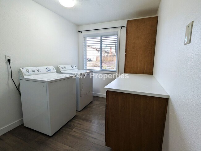 Building Photo - Charming 3 BD | 1 BA Home w/ Large Backyar...