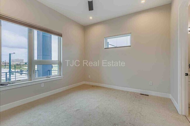 Building Photo - 3580 Uinta St