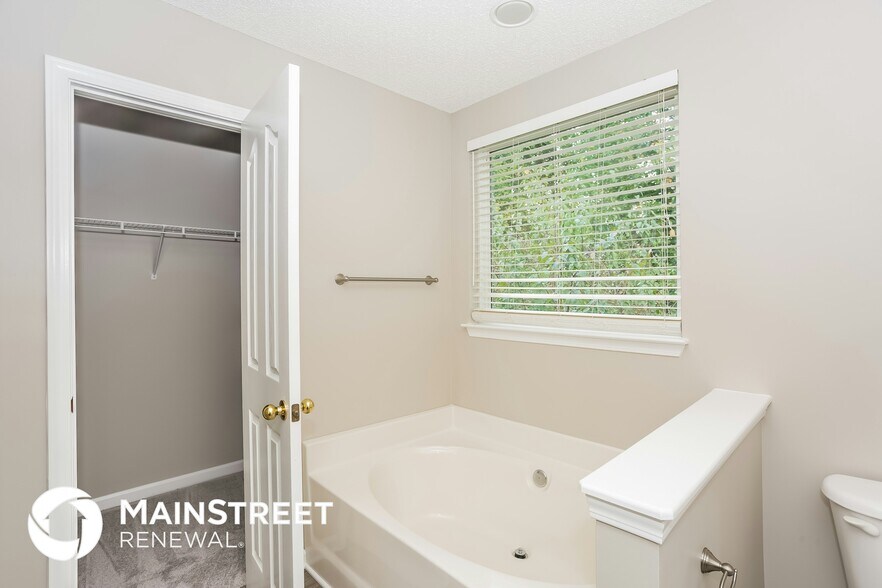 Building Photo - 8104 Weeping Fig Ln