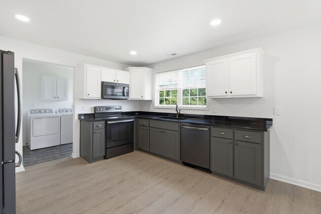 Building Photo - Charming Updated Home with Expansive Yard in Joelton!