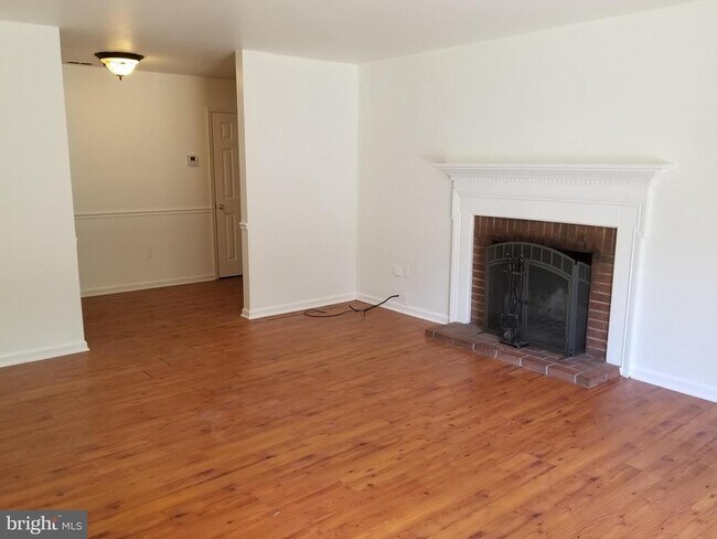 Building Photo - 241 N Randolph Rd
