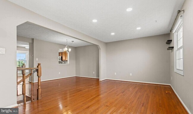 Building Photo - 6359 New Haven Ct