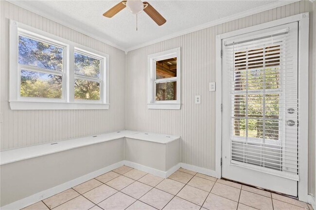 Building Photo - 315 Azalea Cir W