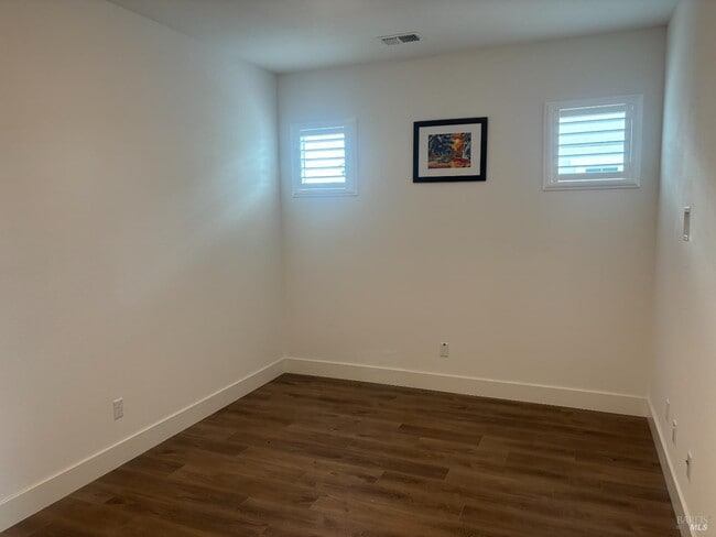 Building Photo - 1468 Oak Cir