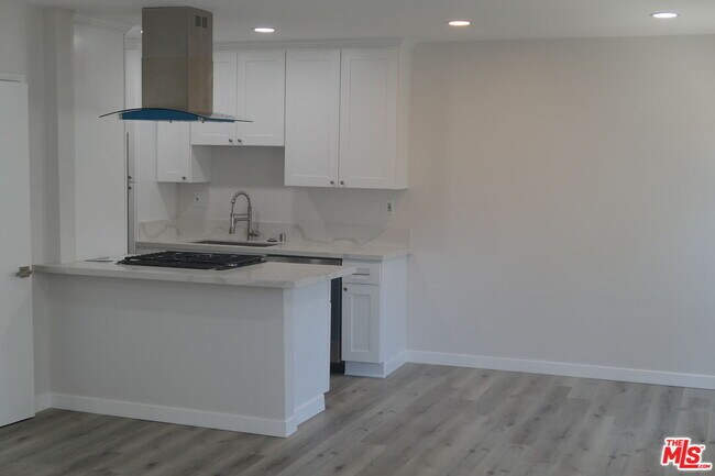 Building Photo - 10836 Camarillo St