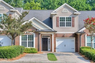 Building Photo - EXECUTIVE TOWNHOME IN GATED COMMUNITY