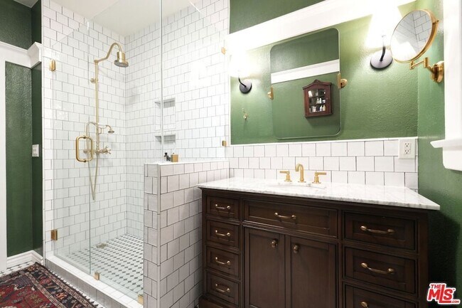 Building Photo - 1458 W 48th St