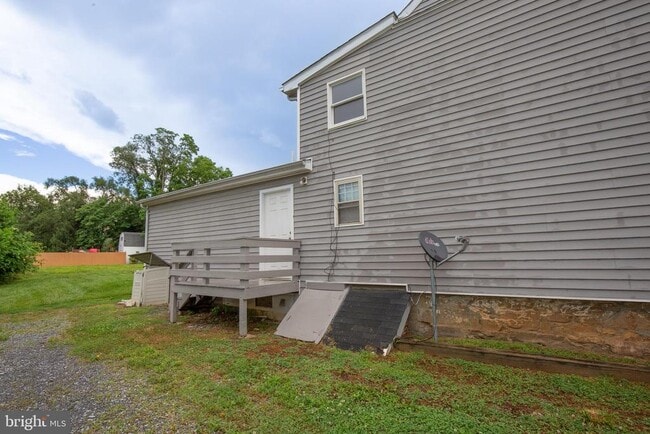 Building Photo - 32 Patrick Henry Way