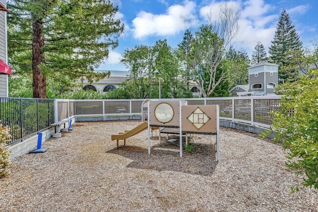Building Photo - 2-Bedroom Condo in Prime Sunnyvale Location Near Tech Hubs