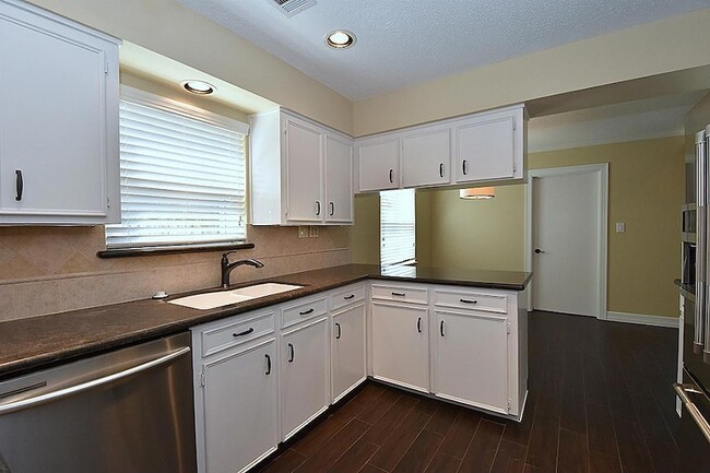 Building Photo - 2410 Del Norte St