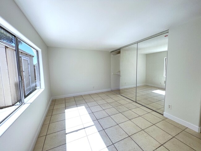 Building Photo - 1389 Oriole Pl