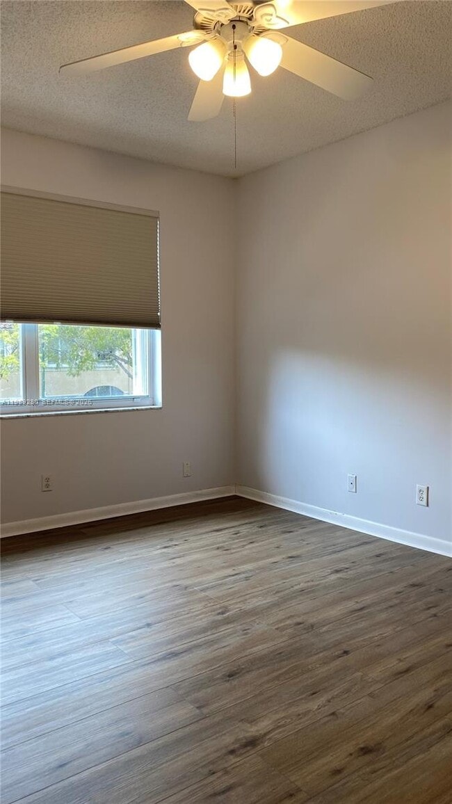 Building Photo - 543 Racquet Club Rd