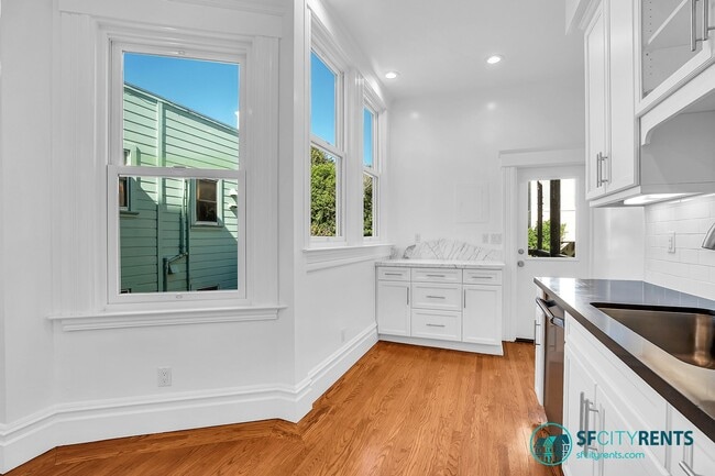 Building Photo - Presidio Heights: Remodeled Flat w/ Privat...