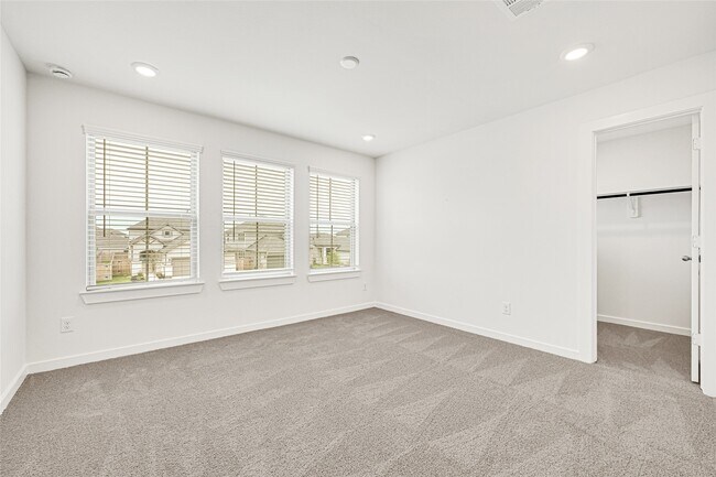 Building Photo - 31819 Autumn Spur Ln