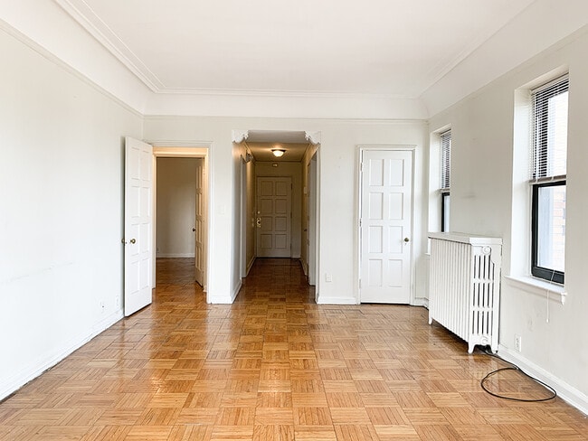 Building Photo - 8925 E Jefferson Ave