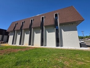 Building Photo - 403 McFarland St