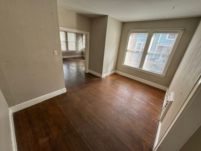 Building Photo - Beautiful Highland 1 bedroom Apartment