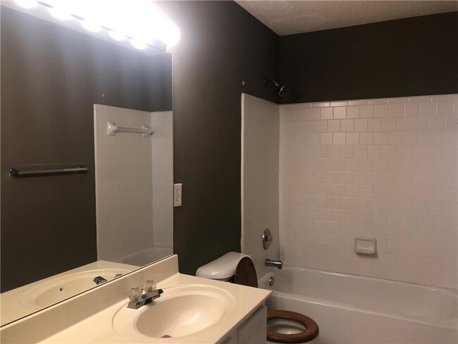Building Photo - 5871 Haterleigh Dr