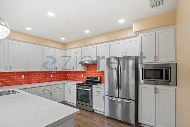 Building Photo - 1210 Coyote Creek Way