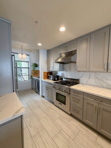 Building Photo - 425 E Ocean Blvd