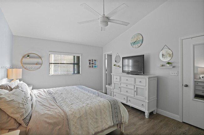 Building Photo - 4880 SW 64th Ave