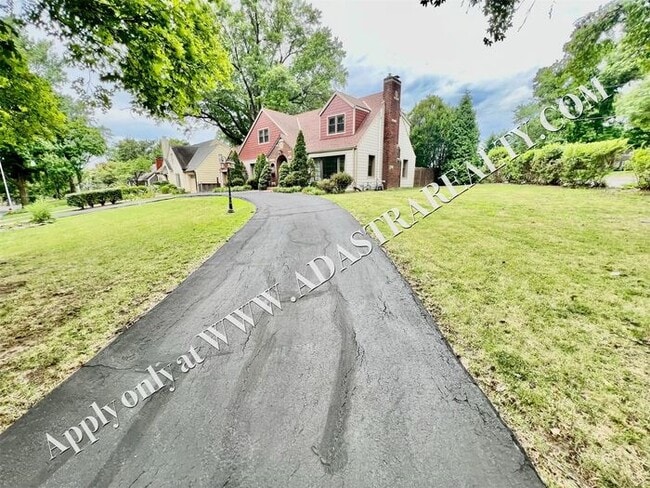 Building Photo - Beautiful 4 Bed 3.5 Bath Home in Fairway-Available NOW!!