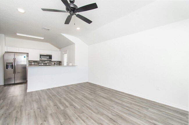 Building Photo - 527 Lost Trl