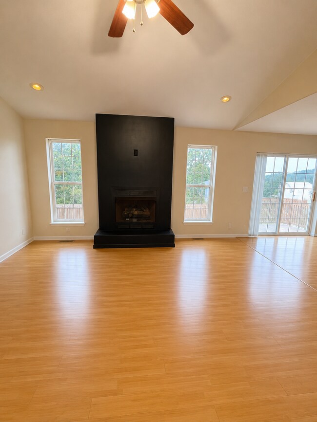 Building Photo - 108 La Vista Dr