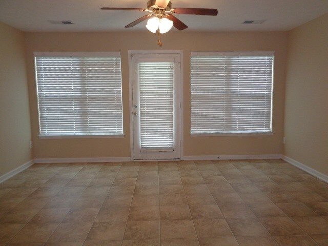 Building Photo - 1075 Savannah Ave