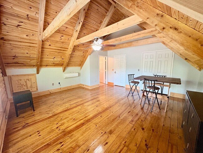 Building Photo - 413 Skyview Dr