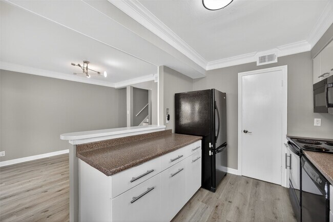 Building Photo - 2109 Lander Ln