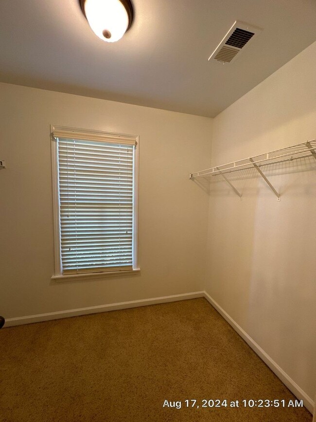 Building Photo - 10135 Ridgewood Oak Dr