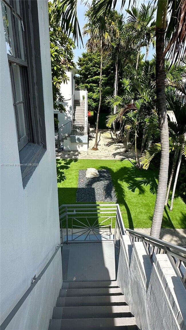 Building Photo - 421 75th St