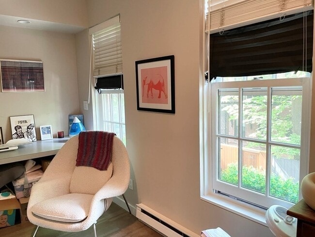 Building Photo - 33 Lawrence St