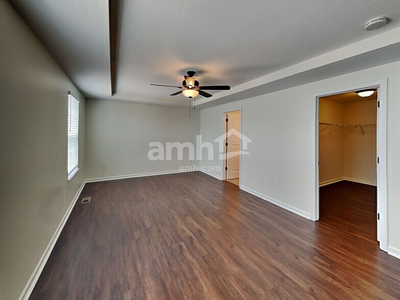 Building Photo - 206 Honey Locust Ln