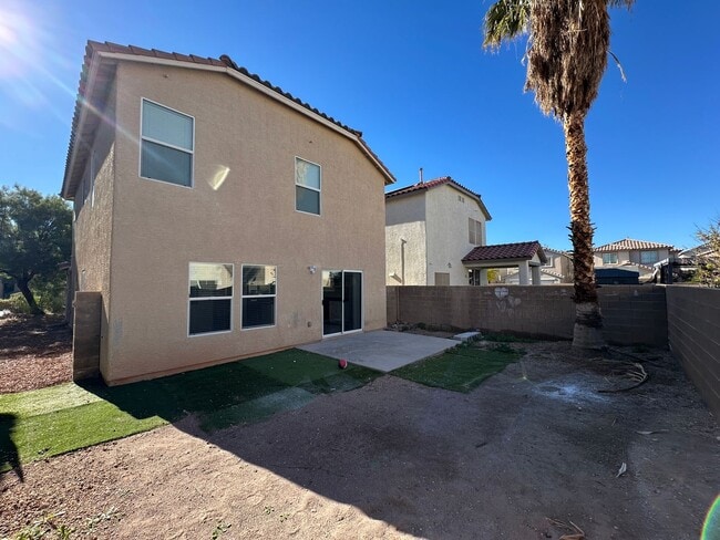 Building Photo - DESERT WILLOWS