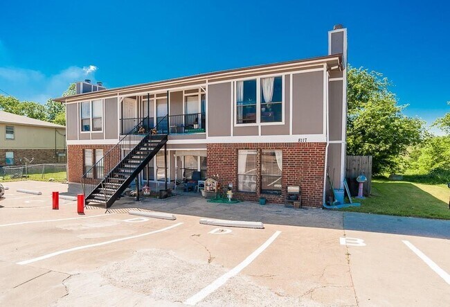 Building Photo - 8117 Foxfire Ln