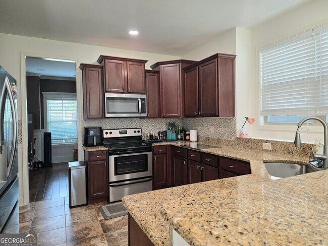 Building Photo - 318 Stillwood Dr