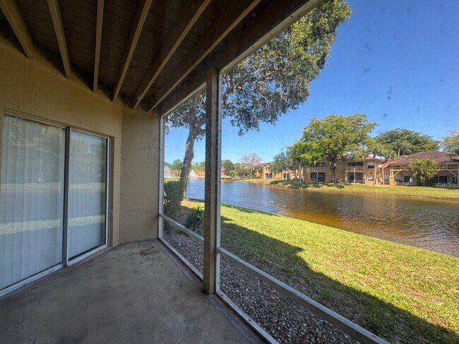 Building Photo - 4855 Via Palm Lakes