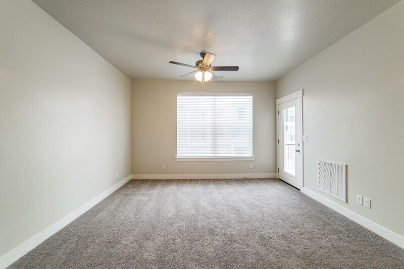 Building Photo - 654 N Emery Ln