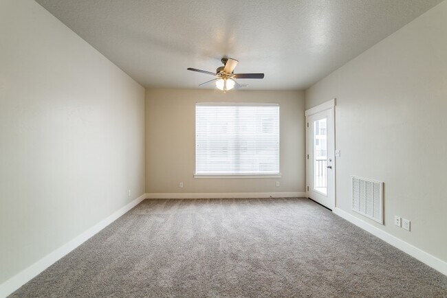 Building Photo - 619 N Emery Ln
