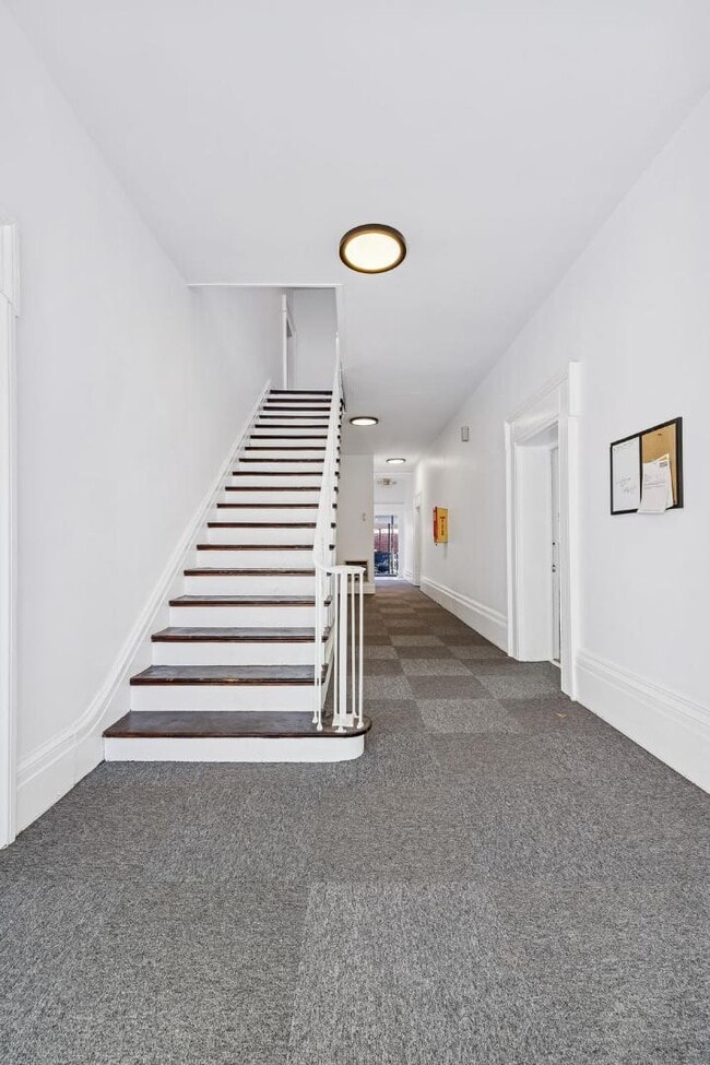 Building Photo - 302 N Church St