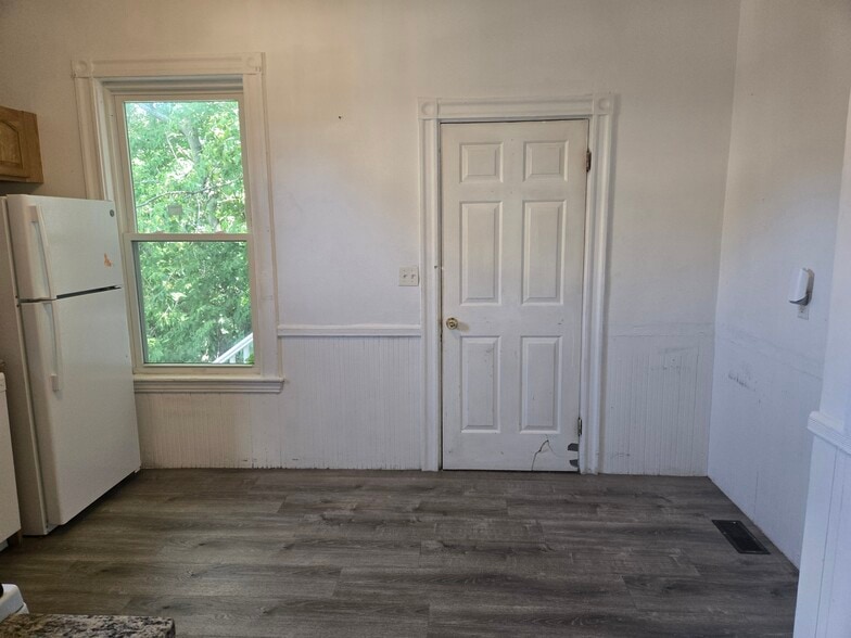 Building Photo - 4 Eleanor St