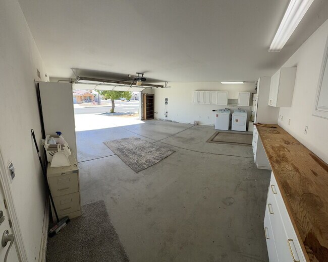 Building Photo - Gorgeous, Newly Redone 3 bed 2 Bath Home in The Most Sought-After Adult Community in Hemet!