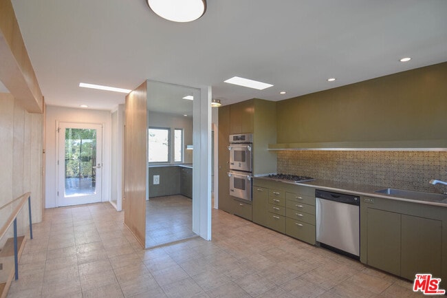 Building Photo - 8895 Appian Way