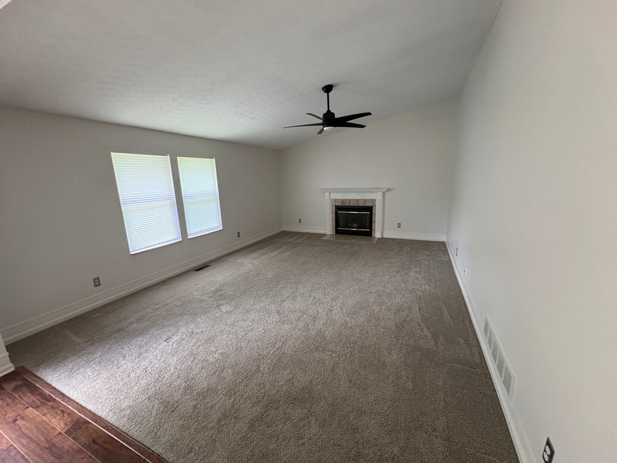 Building Photo - 1074 Lakegrove Ct