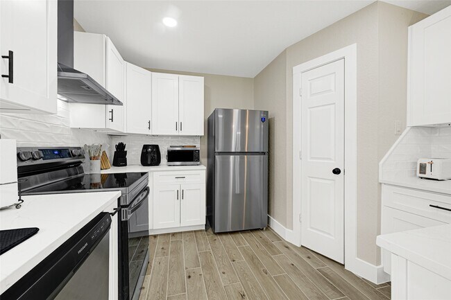 Building Photo - 4802 Hickorygate Dr