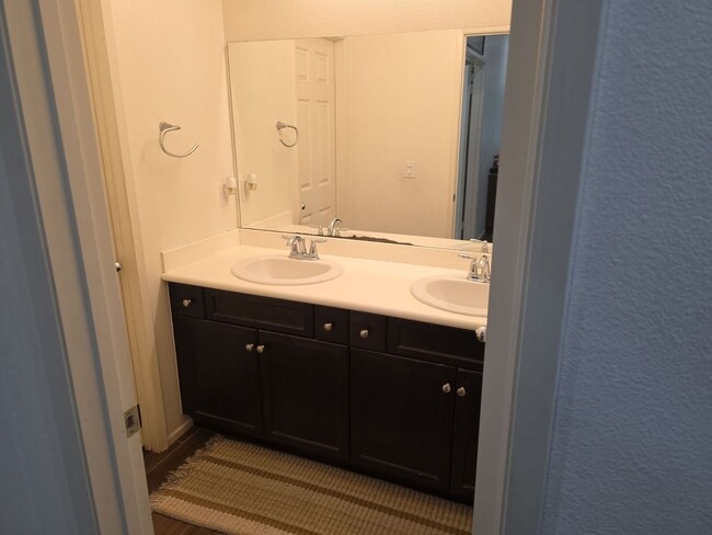 Building Photo - Beautiful Solar Home in Jurupa Valley Available Now!