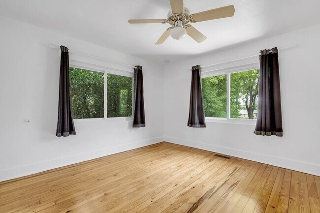 Building Photo - 2208 Escambia Dr