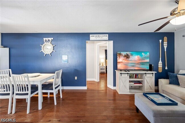 Building Photo - 547 101st Ave N